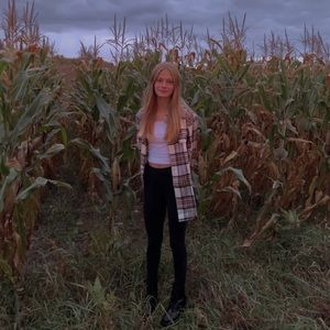 Meet your Posher, Emilee